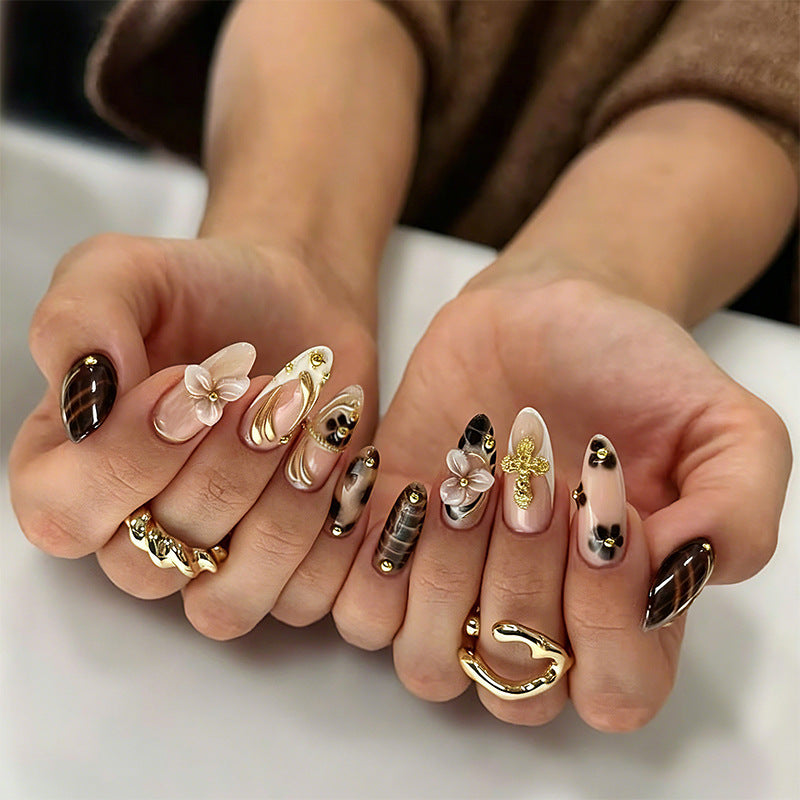 Artful nail set with floral accents Stornfield
