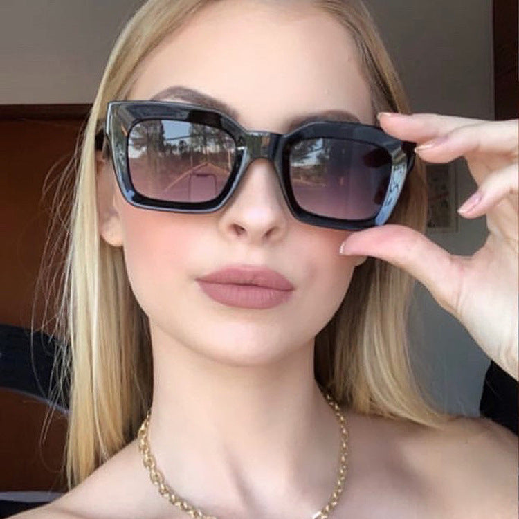 Women's oversized sunglasses with distinctive design Stornfield