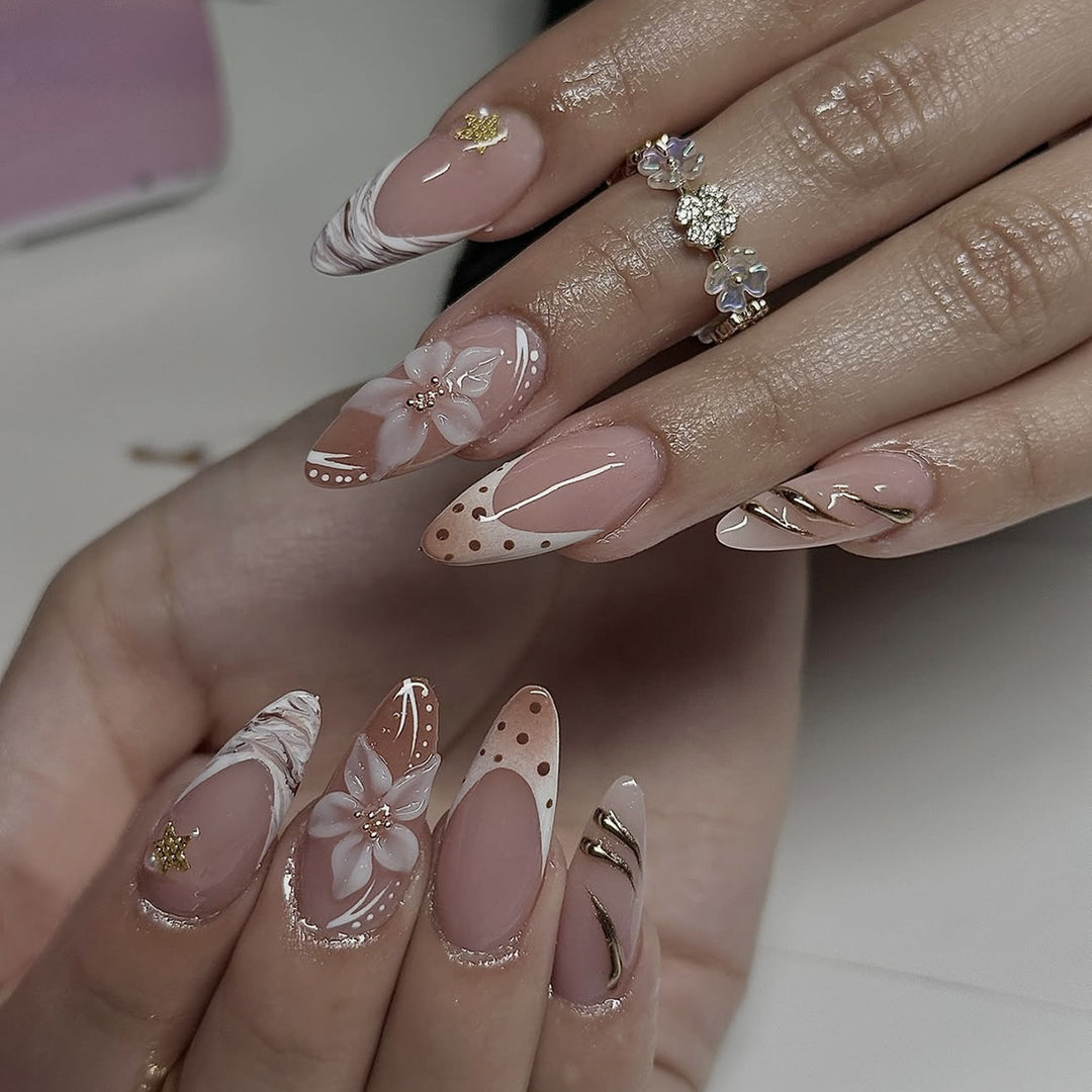 Artificial nail set with floral and elegant details Stornfield