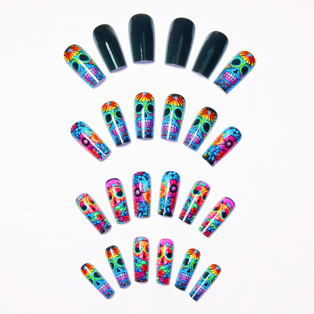 Nail art set with Lively Skull Design Stornfield