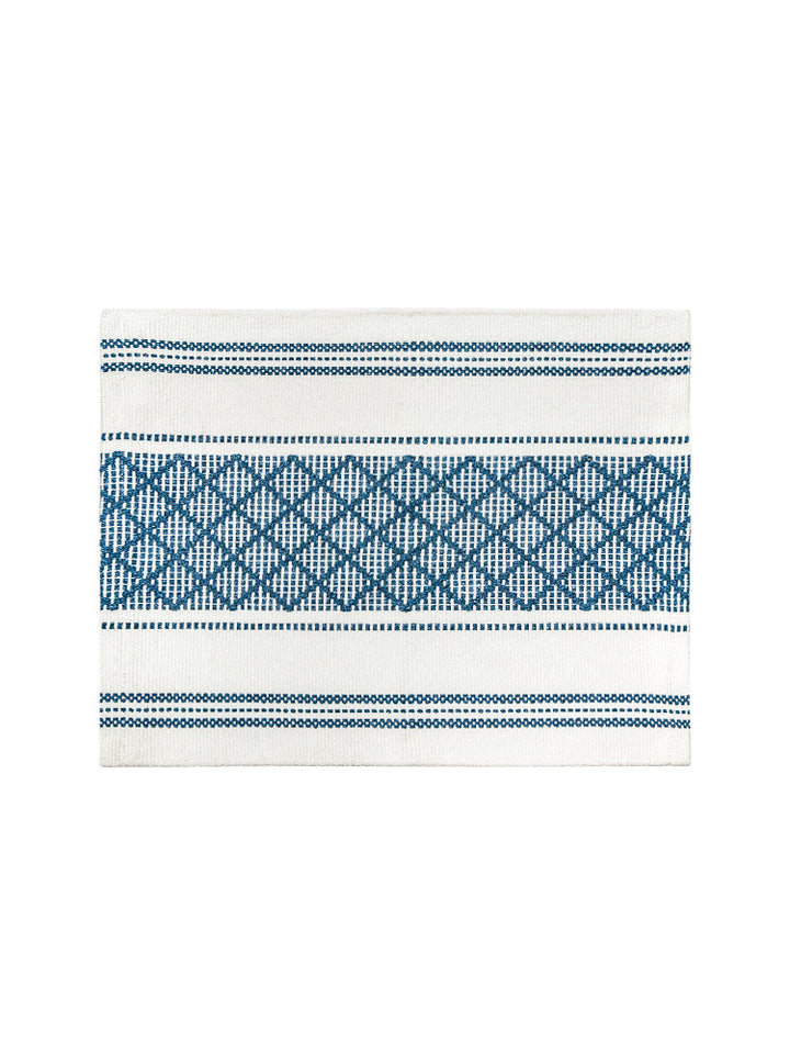 Flat woven placemat with woven diamond jacquard pattern