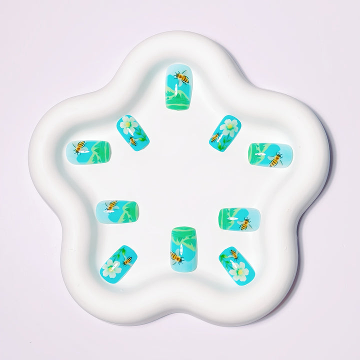Artificial nails with floral and bee motifs Stornfield
