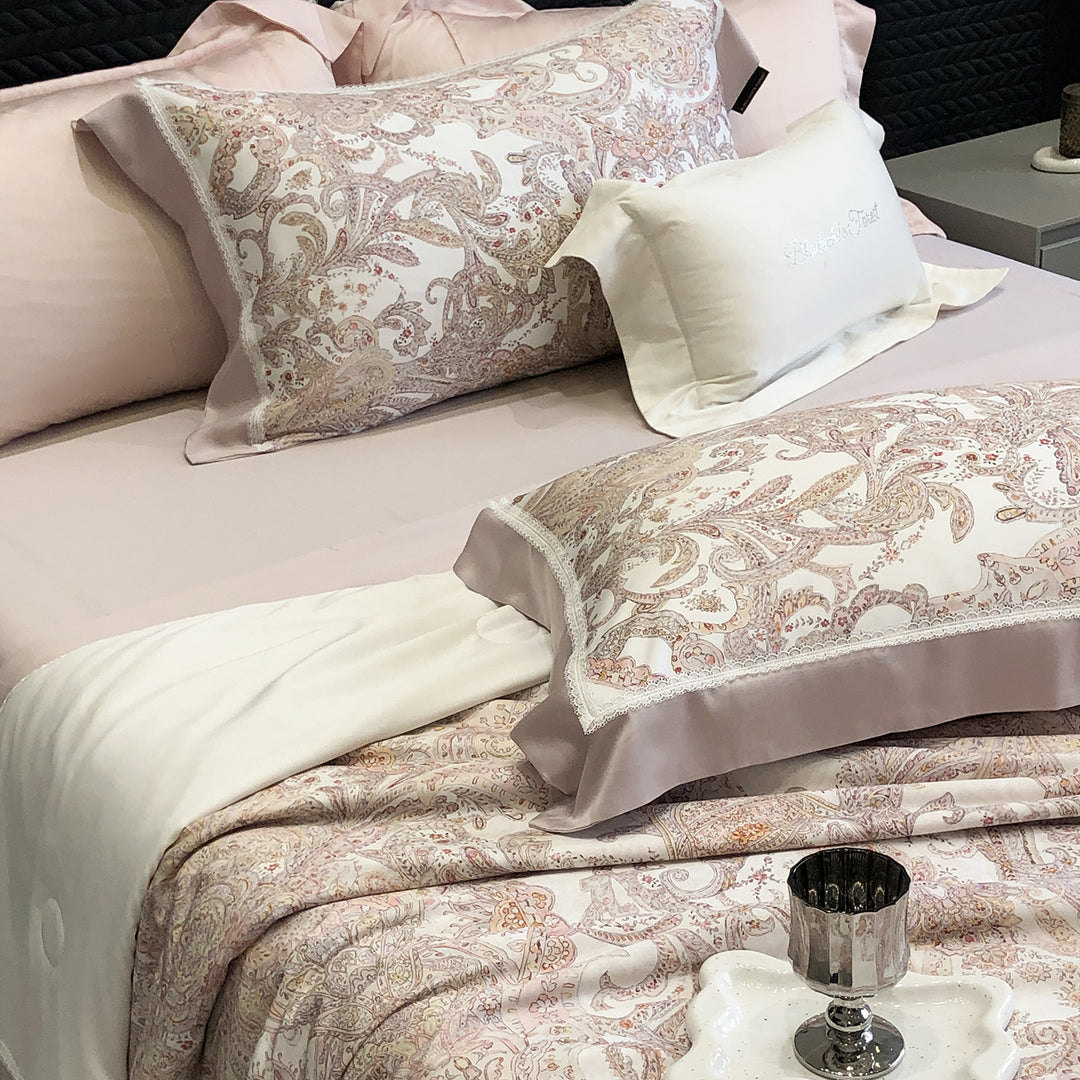 Pillowcase set made of cotton satin with delicate lace trim and satin piping