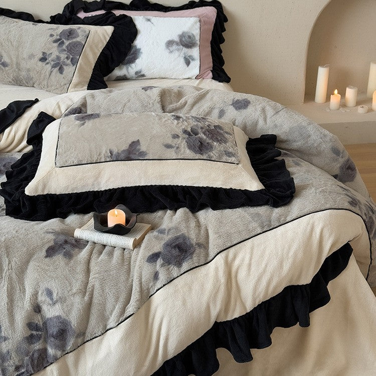 Microfleece bedding set with floral velvet look, frill pillow and extra soft cuddle surface