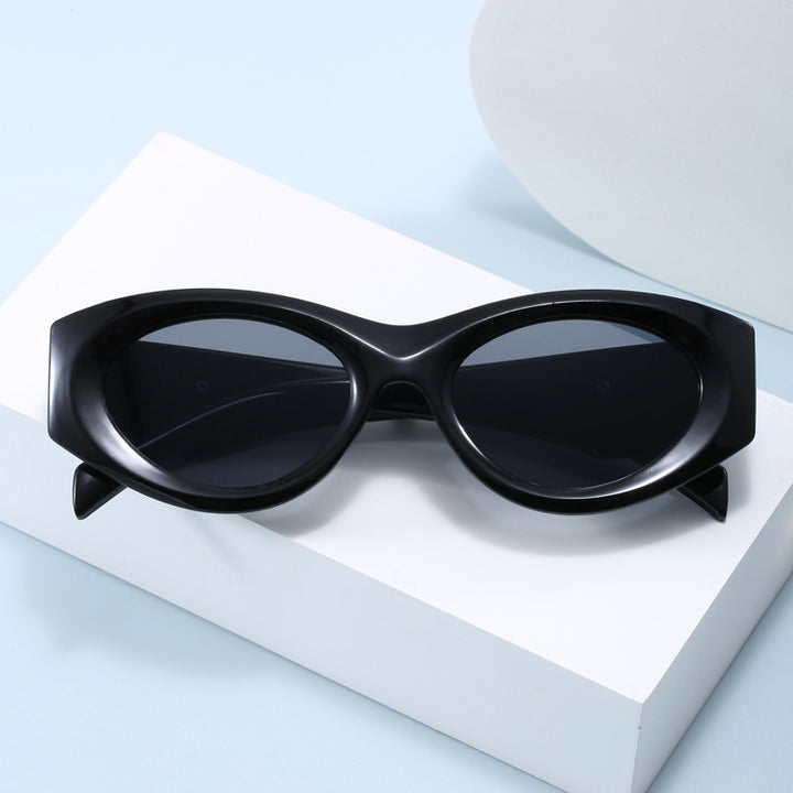 Women Retro-inspired Sunglasses with distinctive accents Stornfield