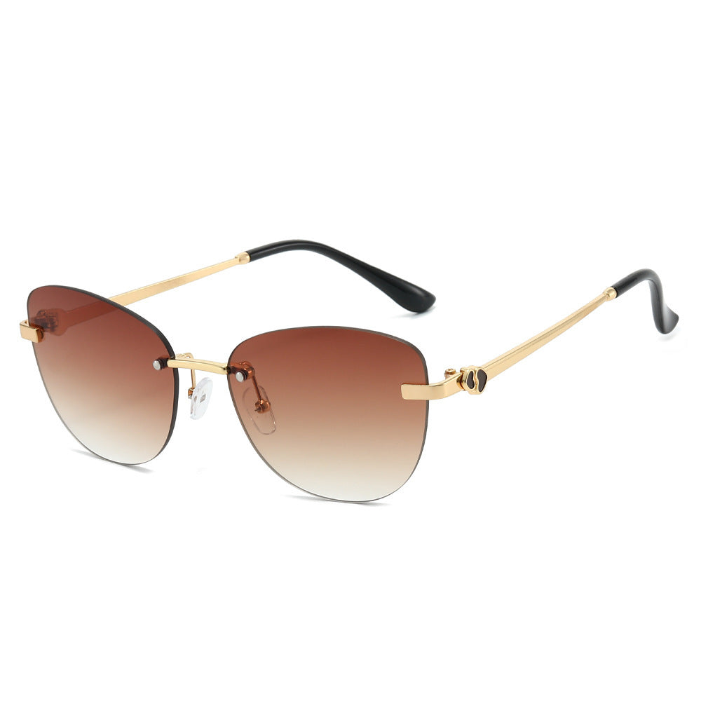 Elegant Cat-Eye Sunglasses Stornfield
