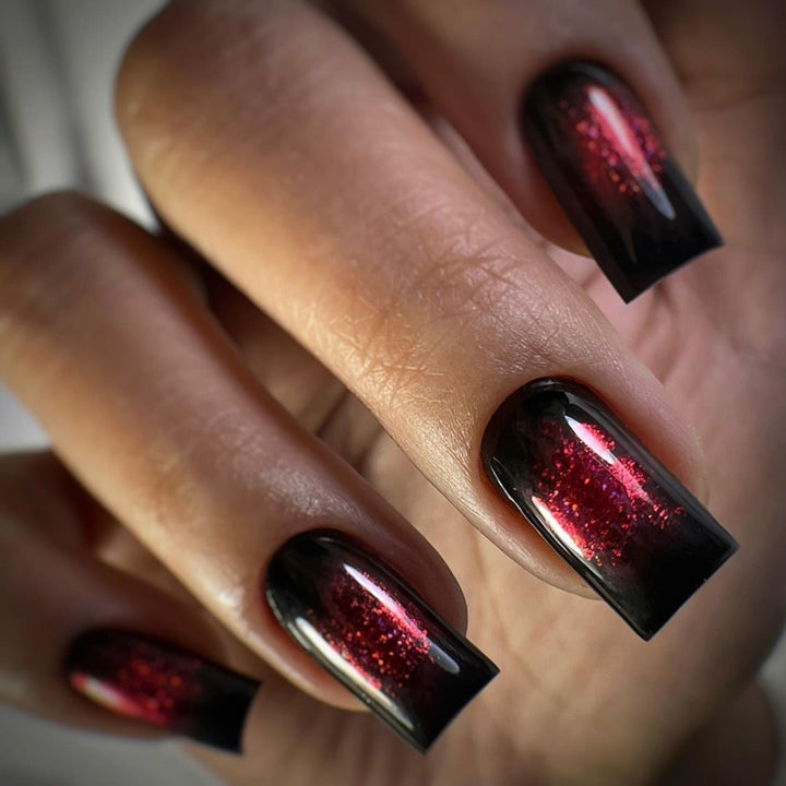 Elegant artificial nails with metallic shine and modern design Stornfield
