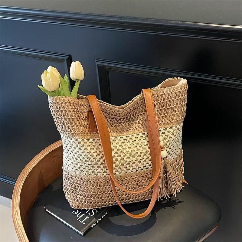 Elegant and Versatile Beach Bag Stornfield