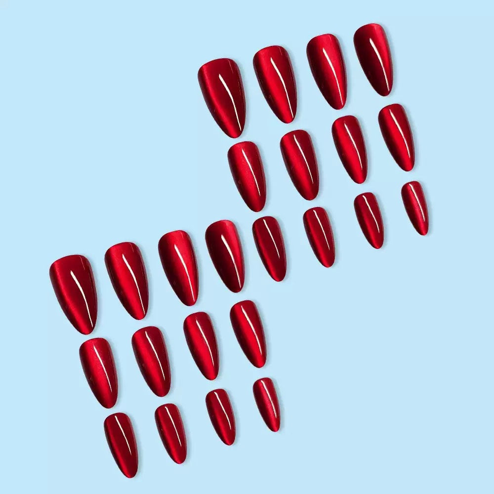 Artificial nail set with glamorous high gloss and elegant tips Stornfield