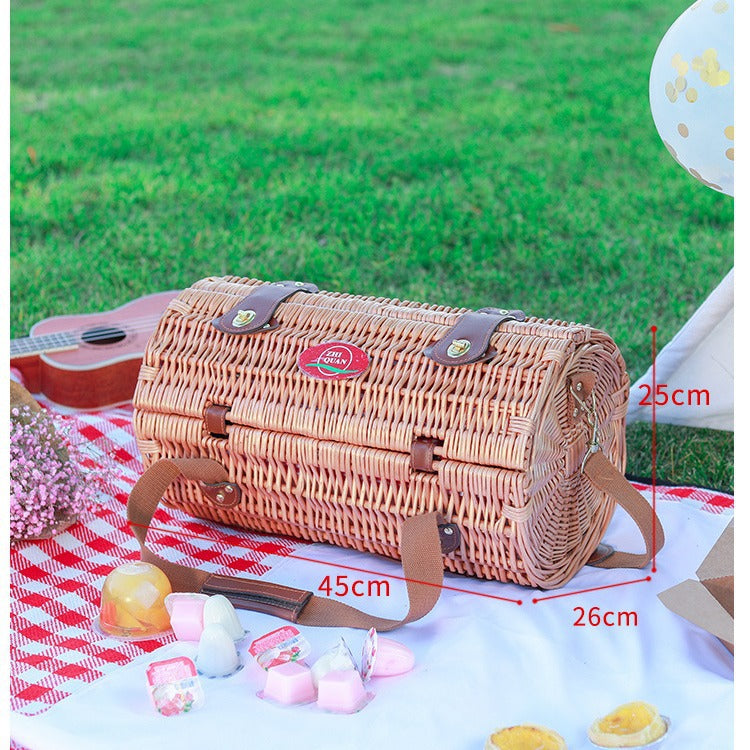 Women's picnic basket with integrated dish set and insulating elements Stornfield