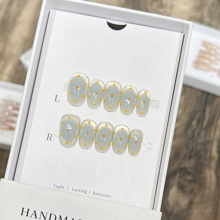 Handmade Press-On Nail Set with Artistic Floral Design Stornfield