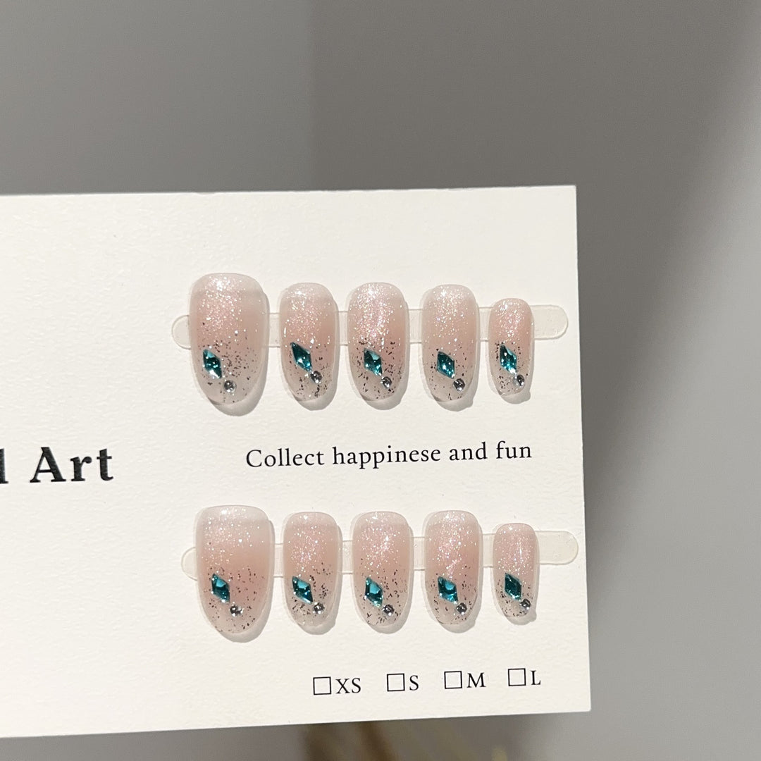 Glamorous Press-On Nail Art Set