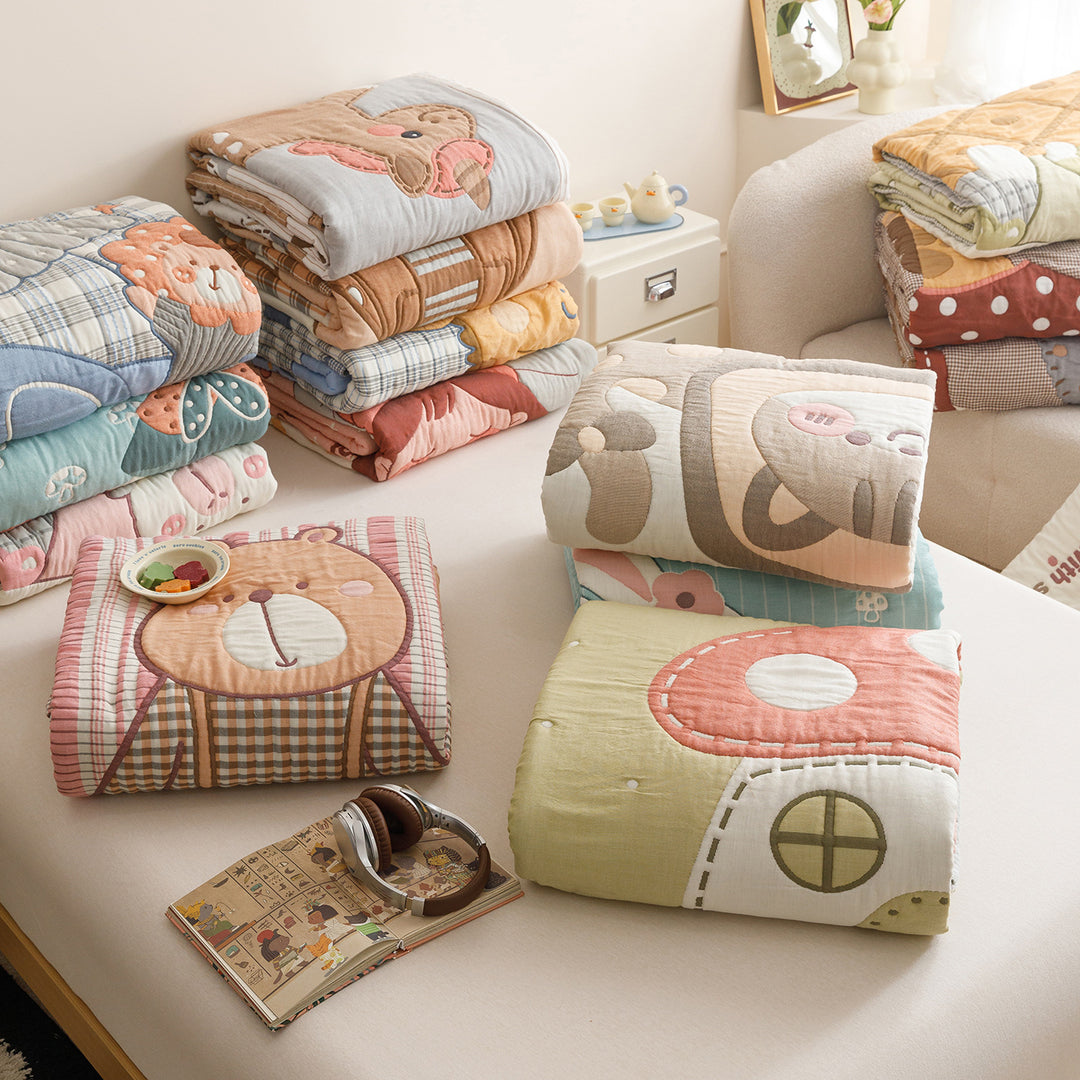 Quilted Cotton Bedding Comforter with Appliqué Bears