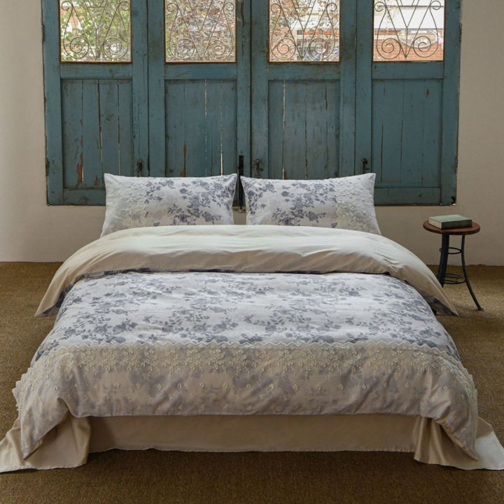 Luxurious cotton satin bedding set with floral all-over pattern, delicate lace and reversible feature