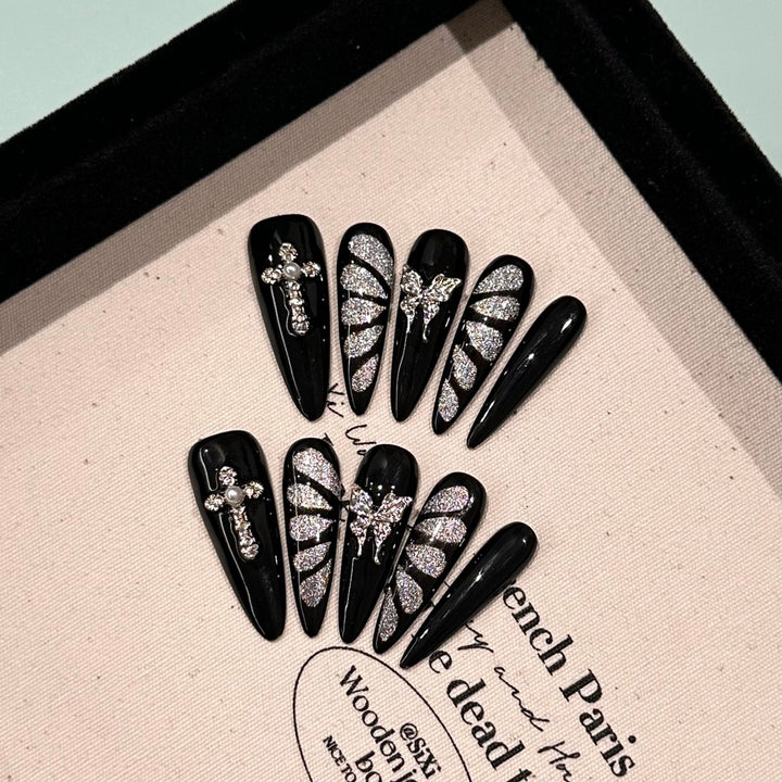 Artistic Gothic-Inspired Press-On Nail Set