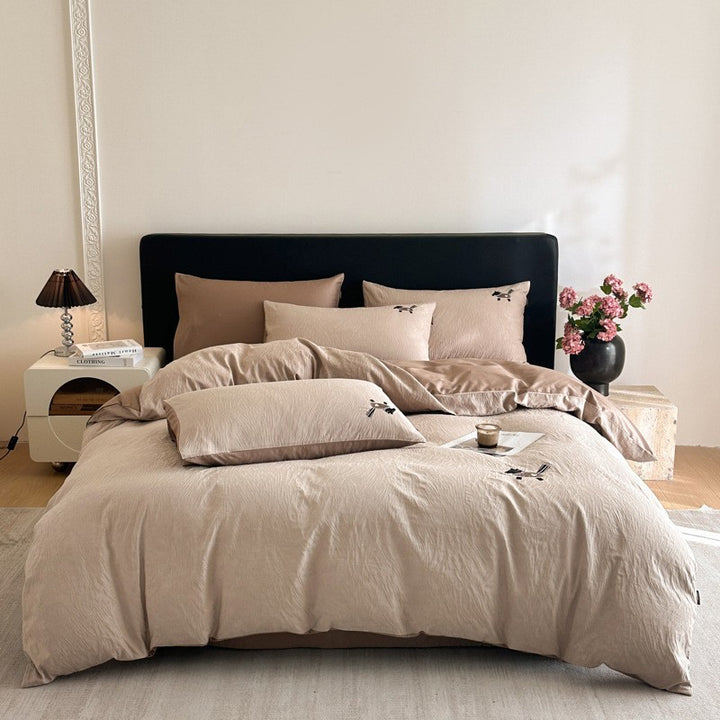 Bedding set in linen look with delicate flower embroidery