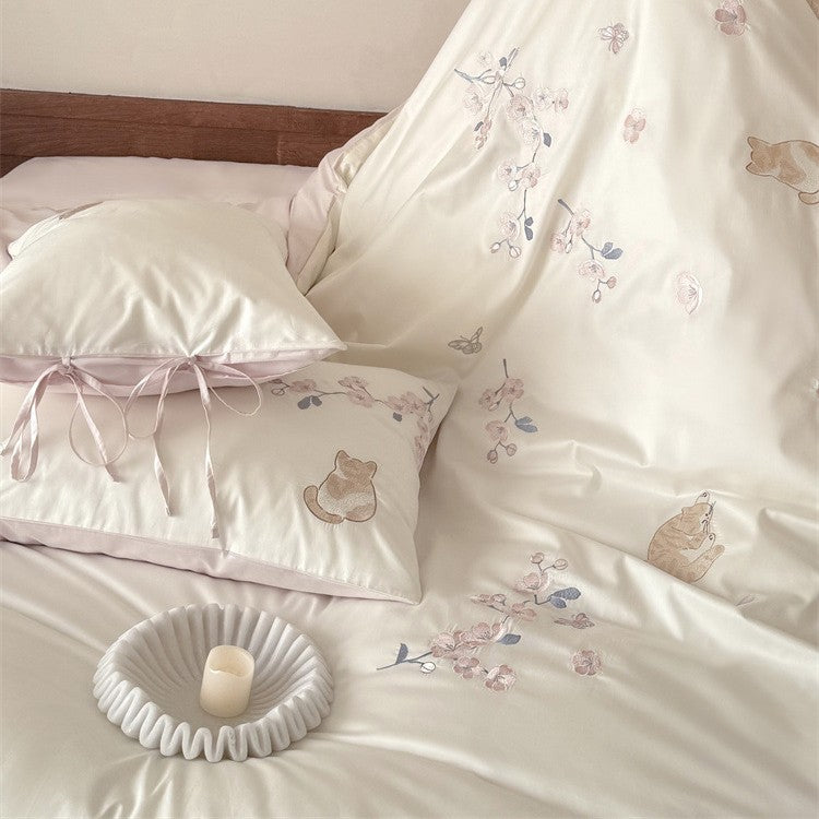 Elegant embroidered bedding set made of cotton satin with cat and flower motif Stornfield