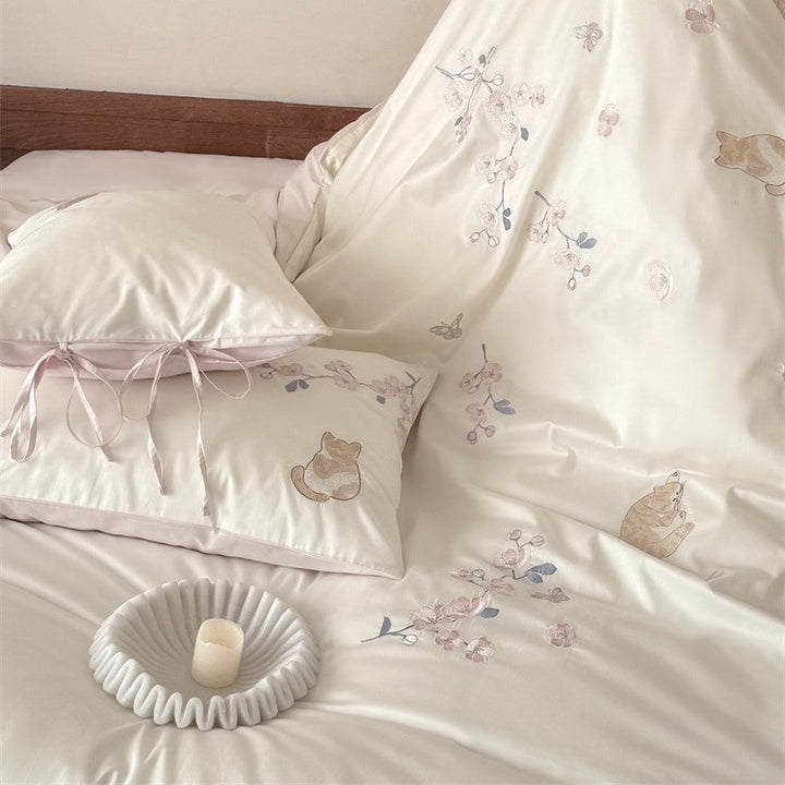 Elegant embroidered bedding set made of cotton satin with cat and flower motif Stornfield