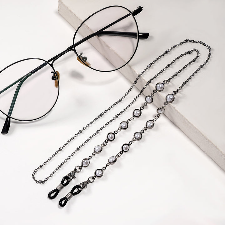 Elegant Pearl-Embellished Glasses Chain Stornfield