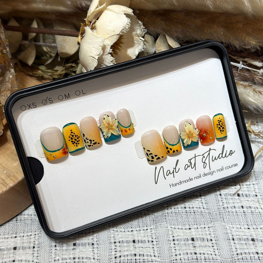Floral Themed Press-On Nail Art Set Stornfield