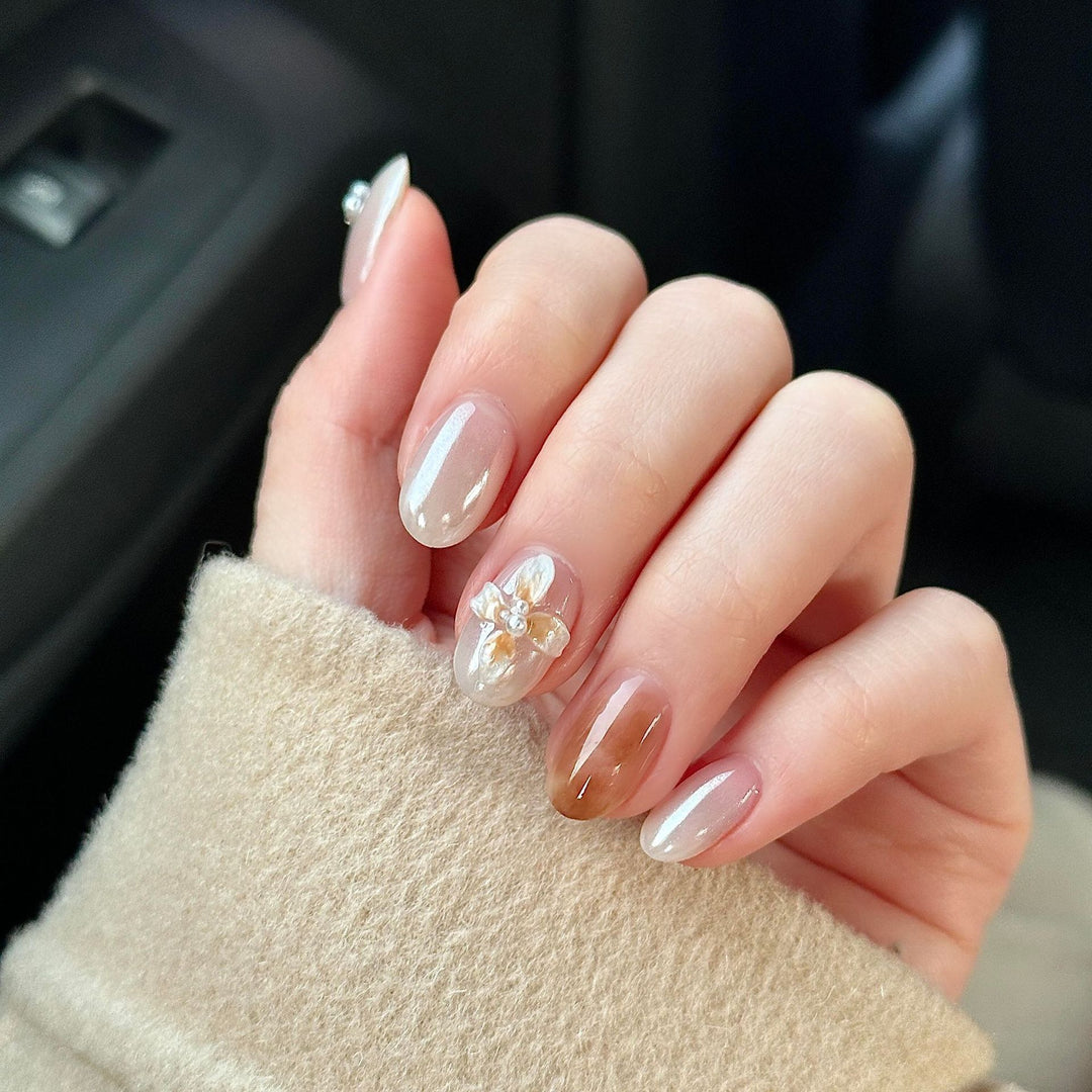 Artificial nails with floral details and glitter coating Stornfield