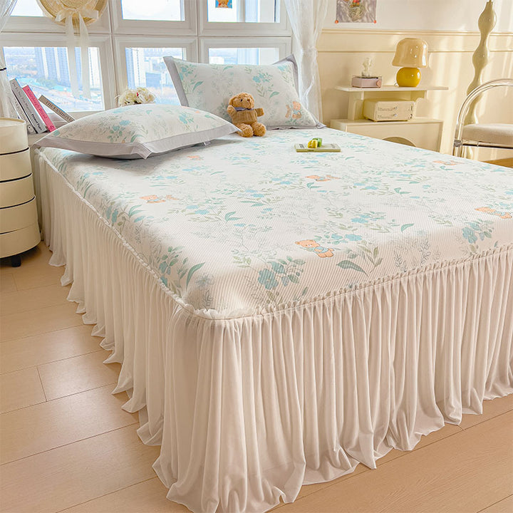 Women's elegant and decorative bedding throw set with cheerful floral pattern Stornfield