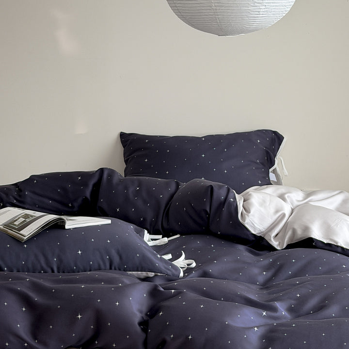 Bedding set with fine star pattern and pillow tie ribbons