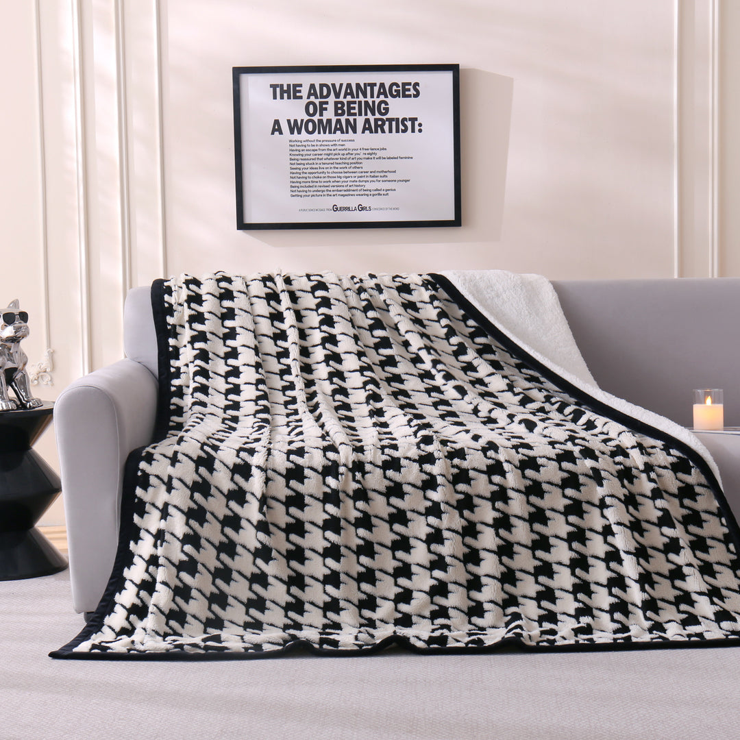 Chic Floral Pattern Throw Blanket Stornfield
