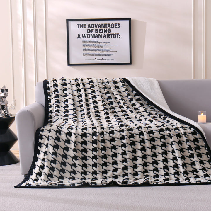 Chic Floral Pattern Throw Blanket Stornfield