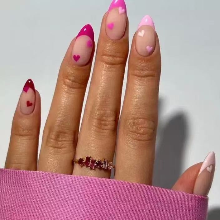 Artificial nail set with romantic heart designs Stornfield