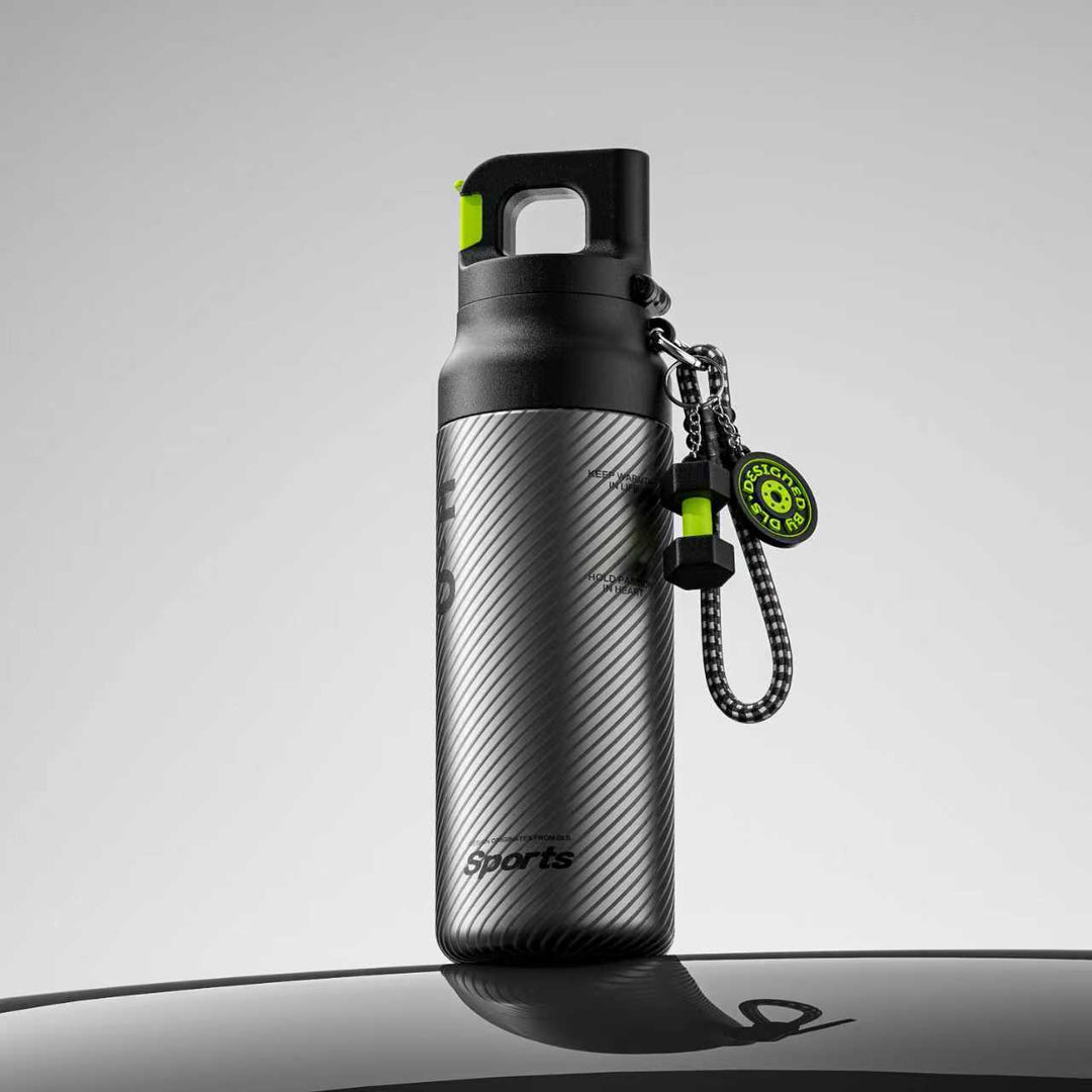 Ladies sporty water bottle with innovative closure Stornfield