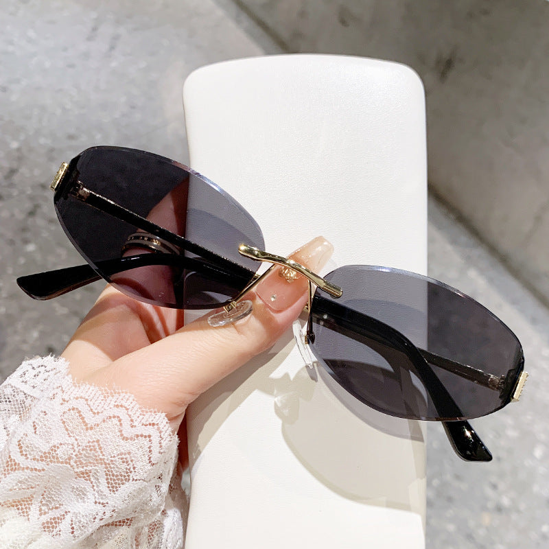 Ladies sunglasses in modern oval design with contrasting frame Stornfield