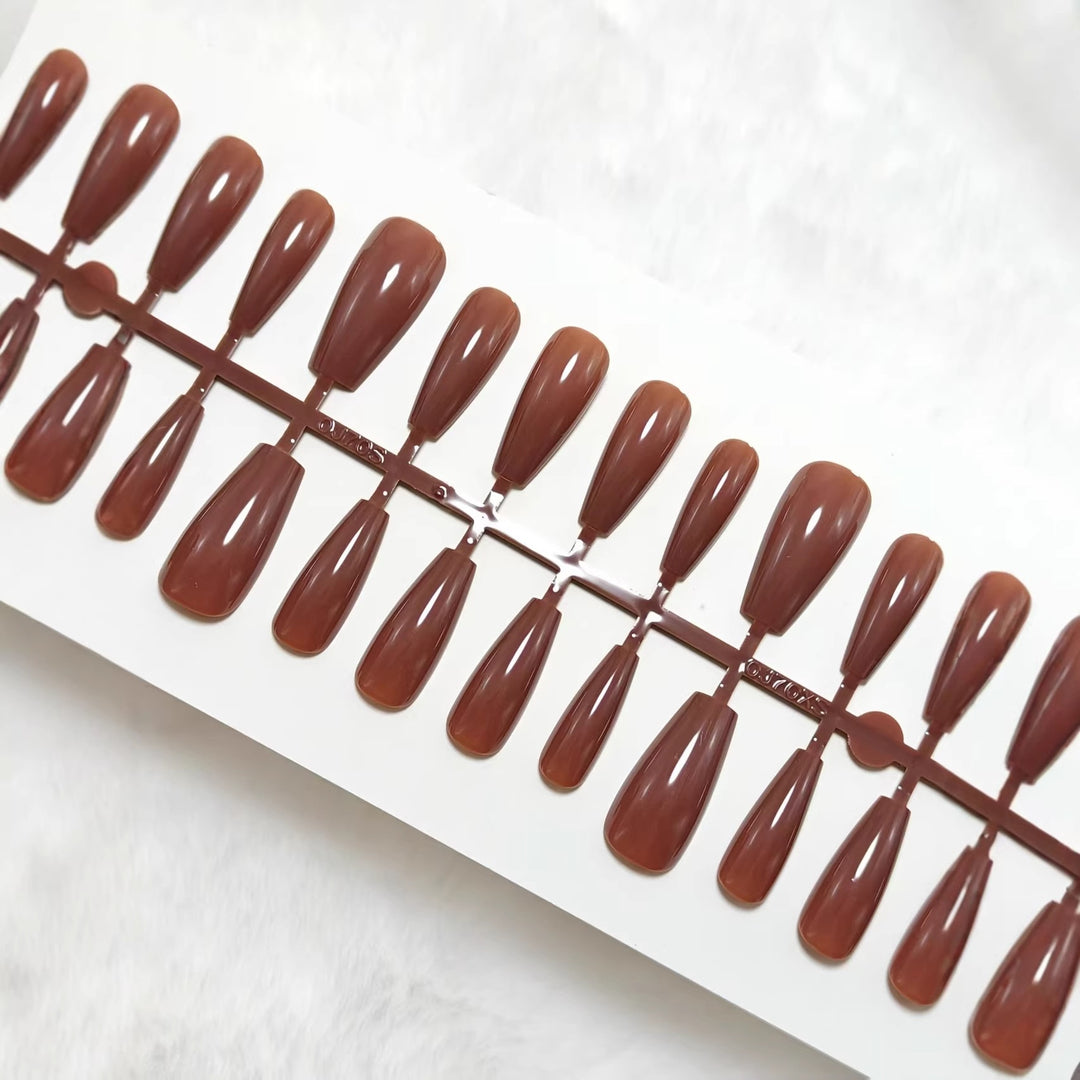 Artificial nails in elegant drop design Stornfield