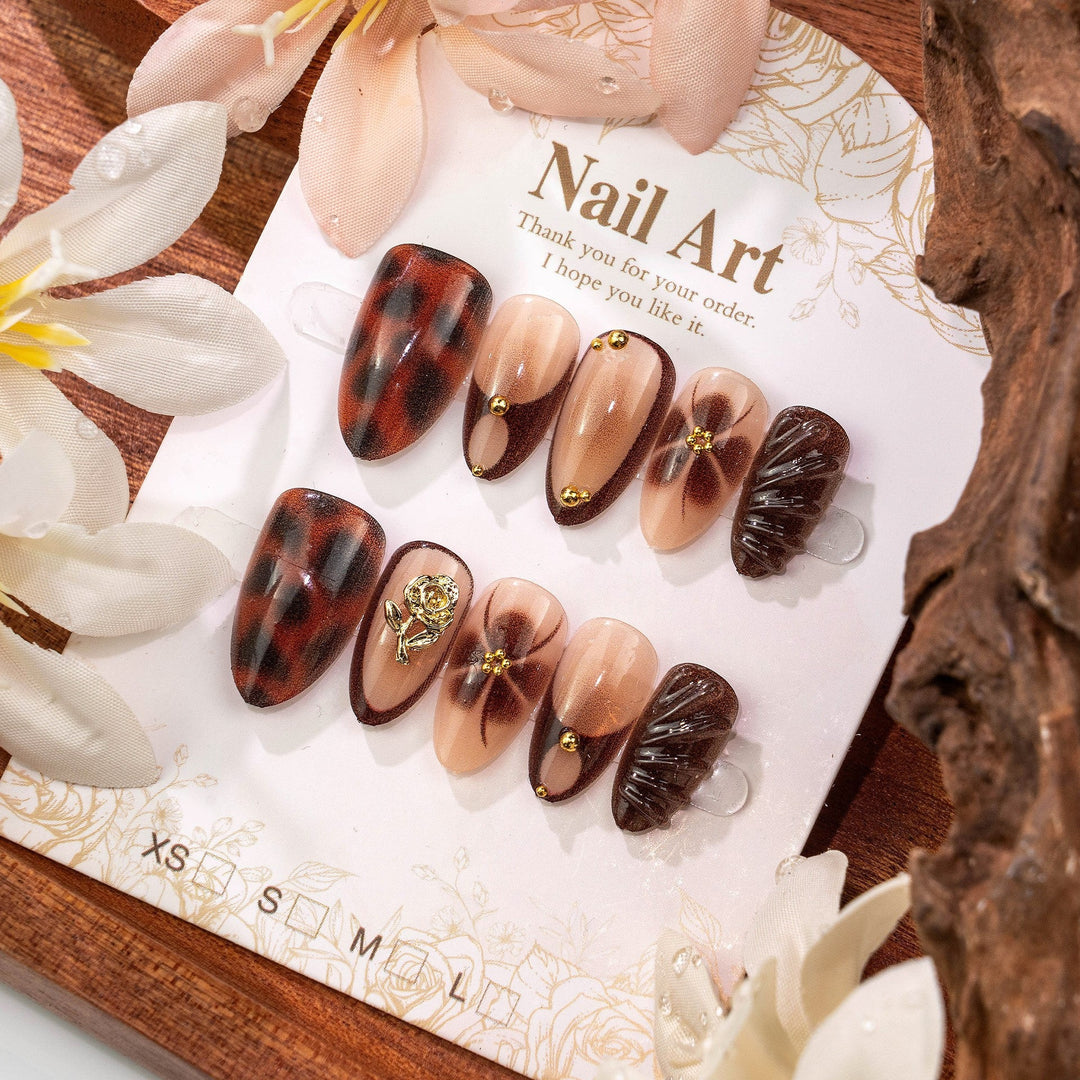 Artificial nails with elegant designs Stornfield