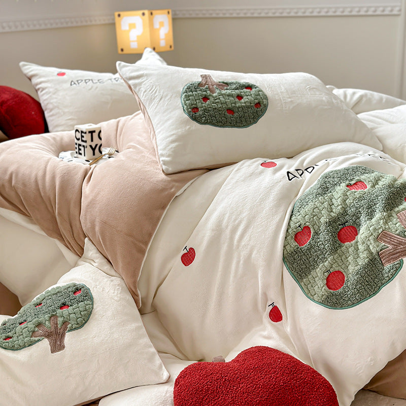 Bedding set made of soft cotton with embroidered apple tree motif and cuddly apple pillow