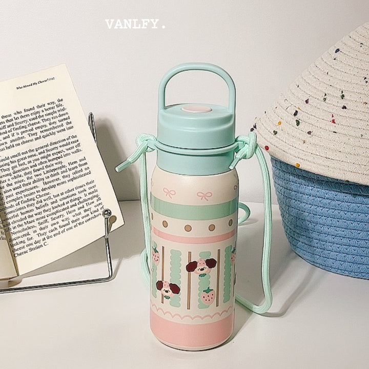 Women's insulated drink bottle with continuous animal design and carrying strap Stornfield
