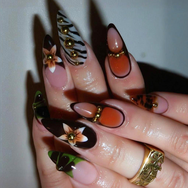 Artificial nail set with elegant flower and animal motif Stornfield