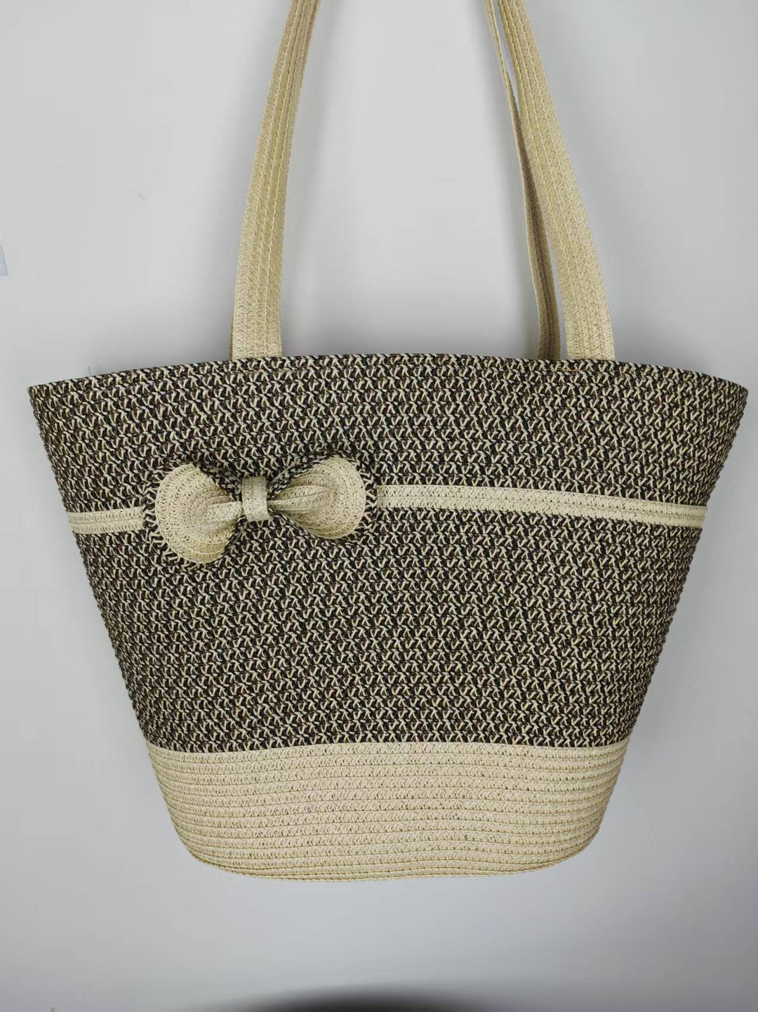 Elegant straw bag with decorative bow closure Stornfield