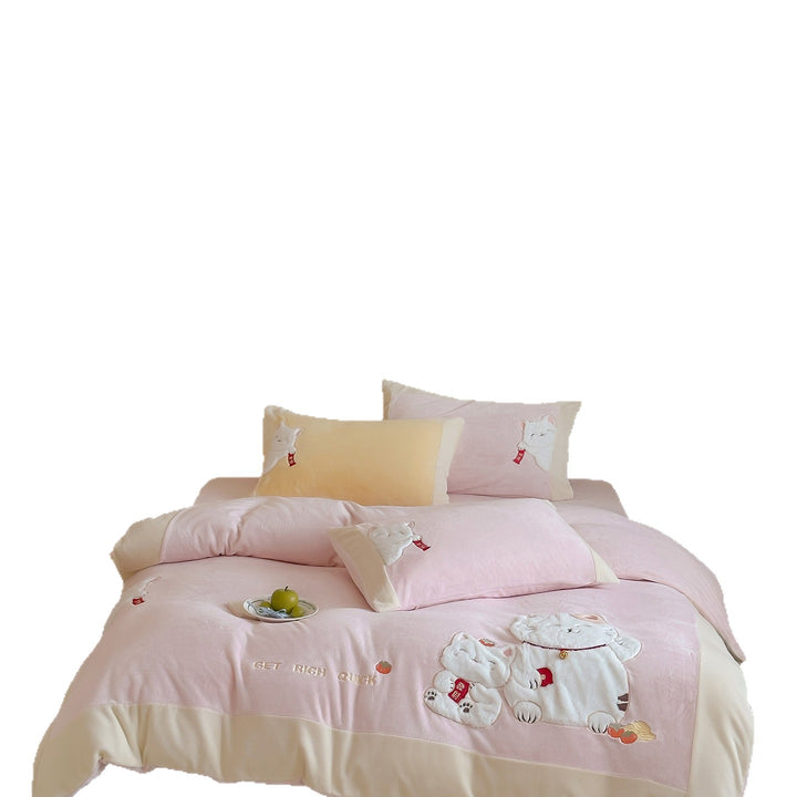 Velvety bedding set with embroidered lucky cat