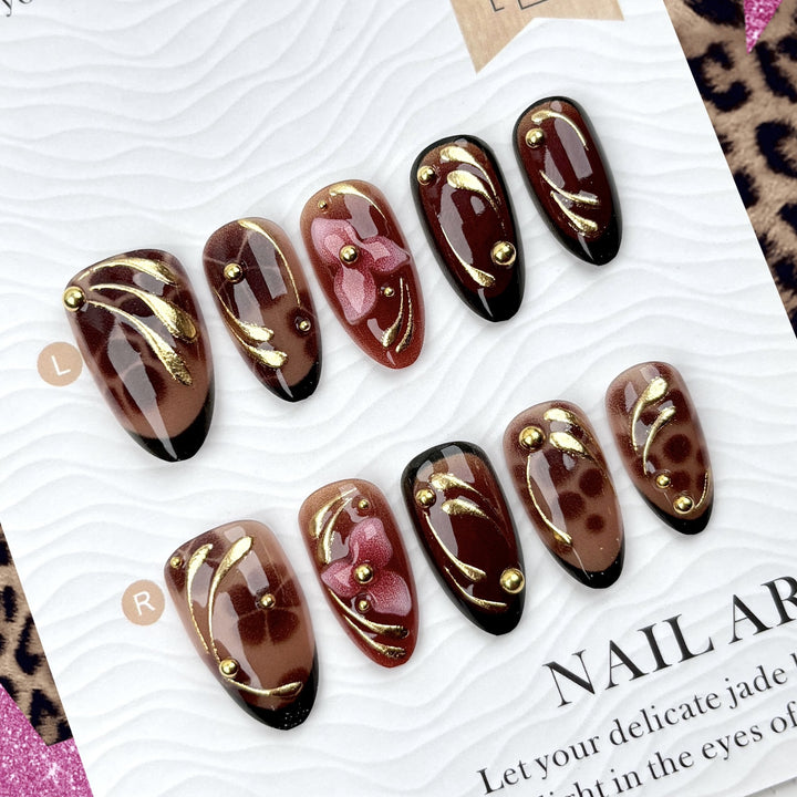 Decorative Press-On Nail Set with Elegant Floral Design