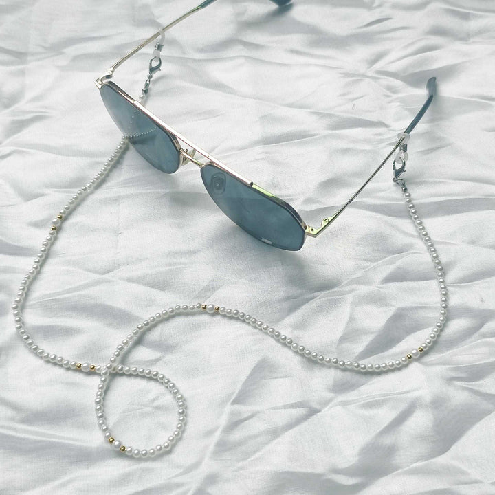 Fashionable pearl necklace with golden accent Stornfield