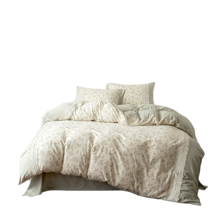 Bedding set with ruffle edge and delicate floral print