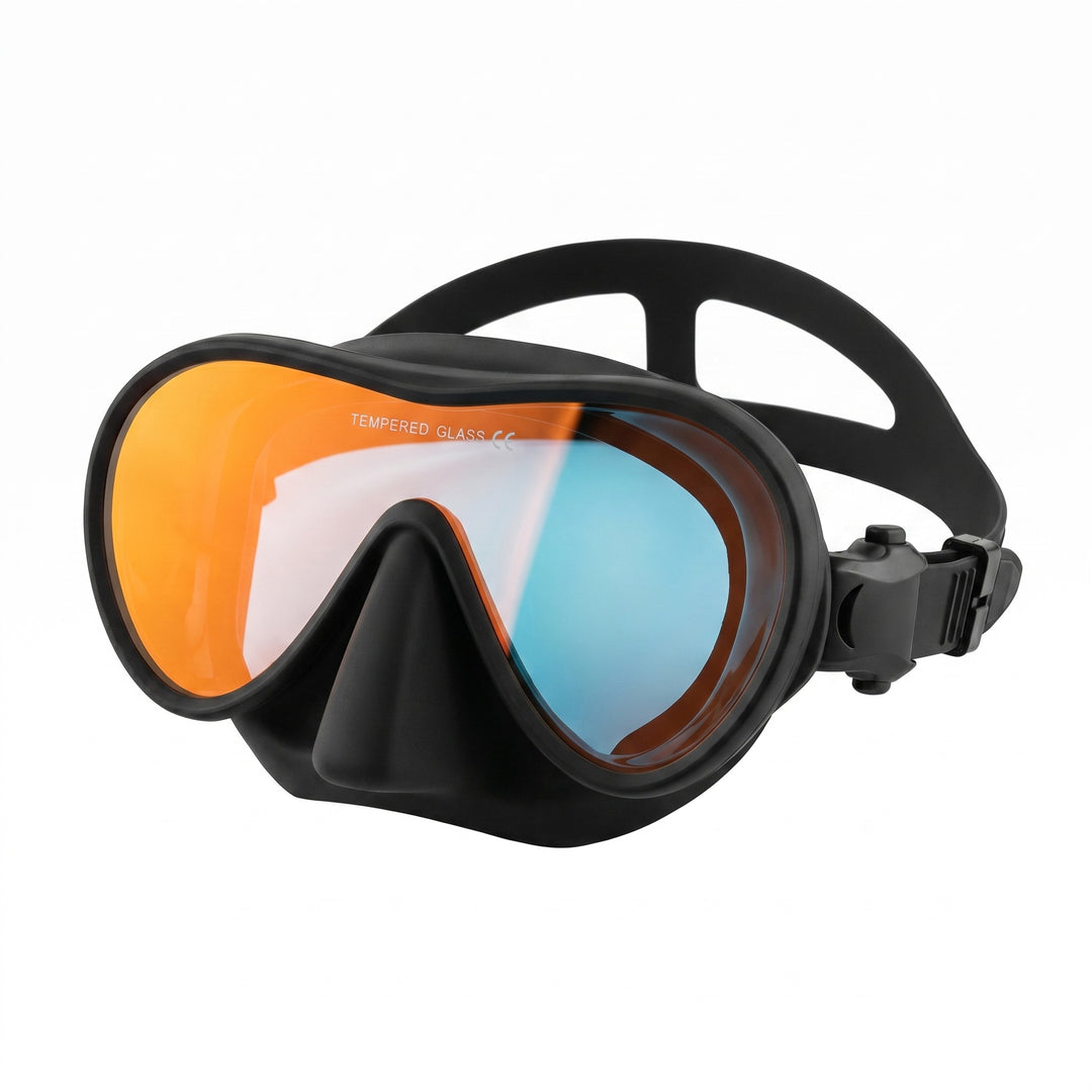 Diving mask with ergonomic design and wide field of vision Stornfield