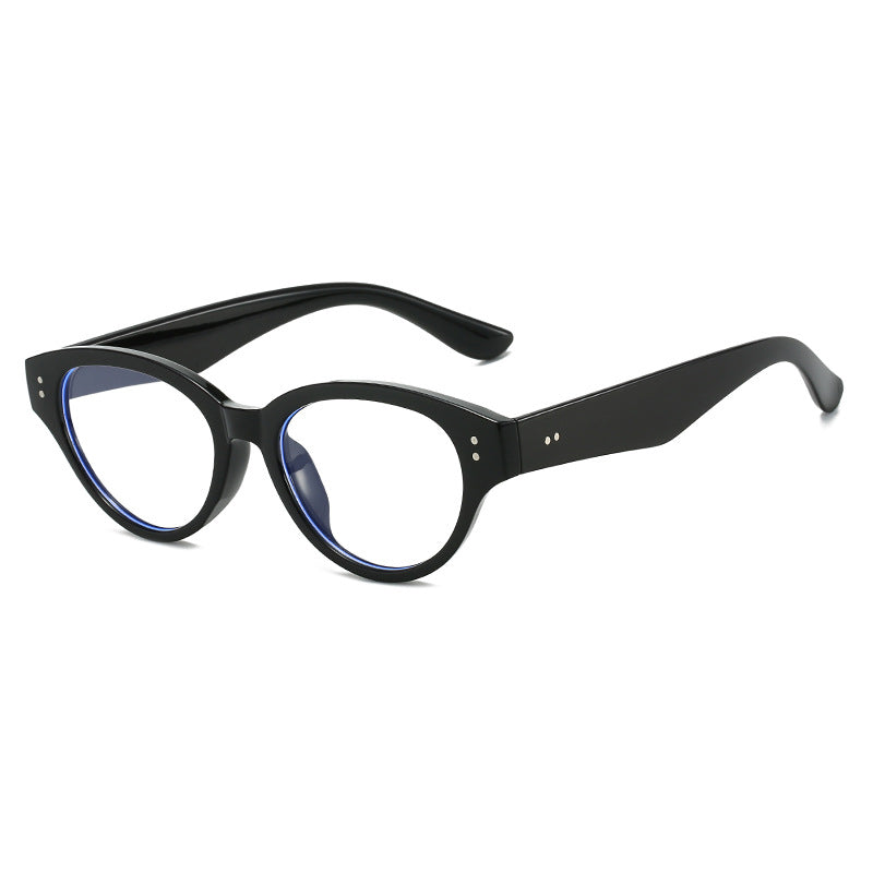 Women Cat-Eye Sunglasses with retro-inspired frame structure Stornfield