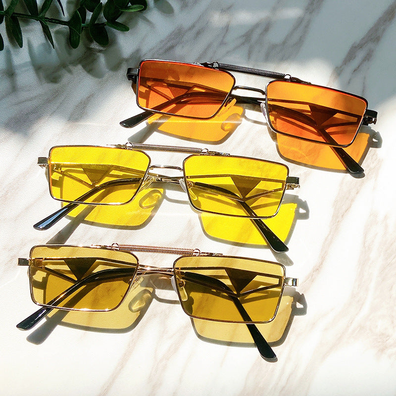 Fashionable sunglasses with square frame and mirrored lenses Stornfield