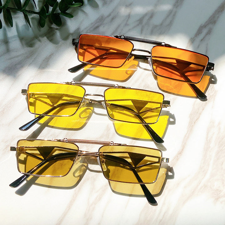 Fashionable sunglasses with square frame and mirrored lenses Stornfield