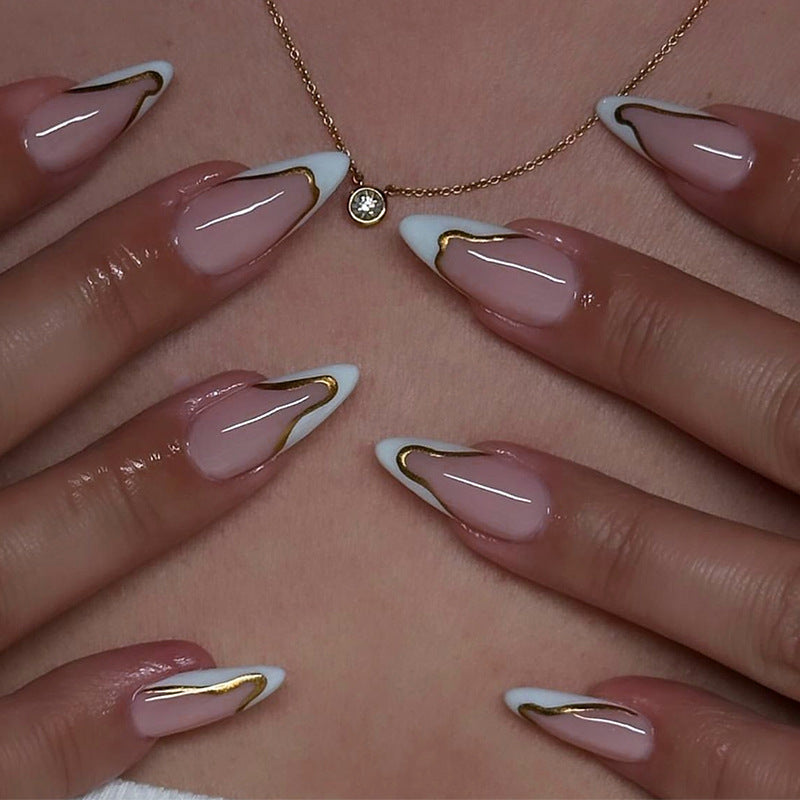 Artifical nail set with elegant gold trim and delicate pink Stornfield