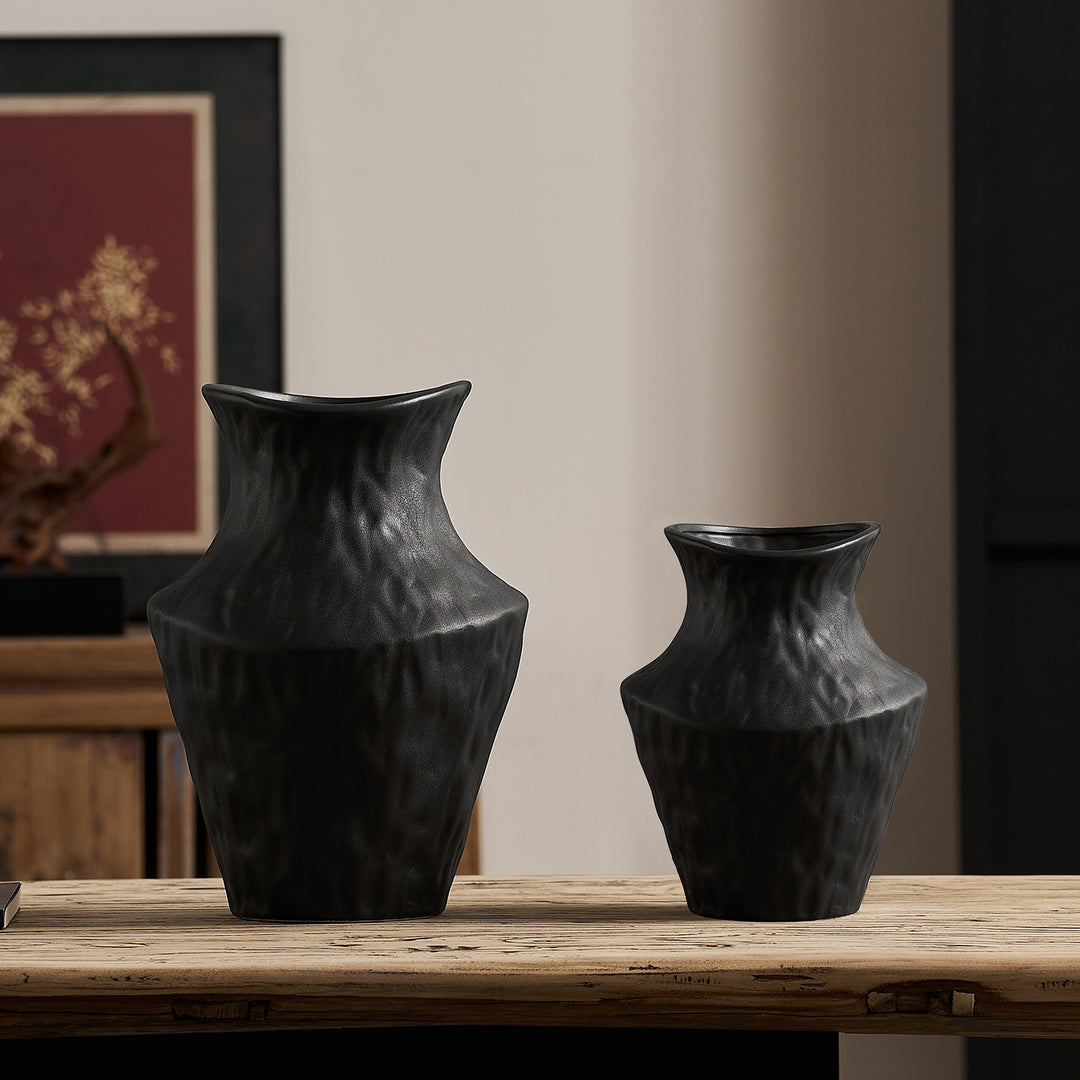 Curved ceramic vase Stornfield