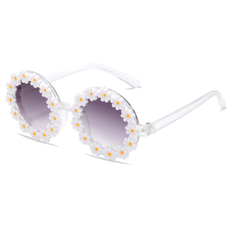 Women stylish sunglasses with floral applications Stornfield