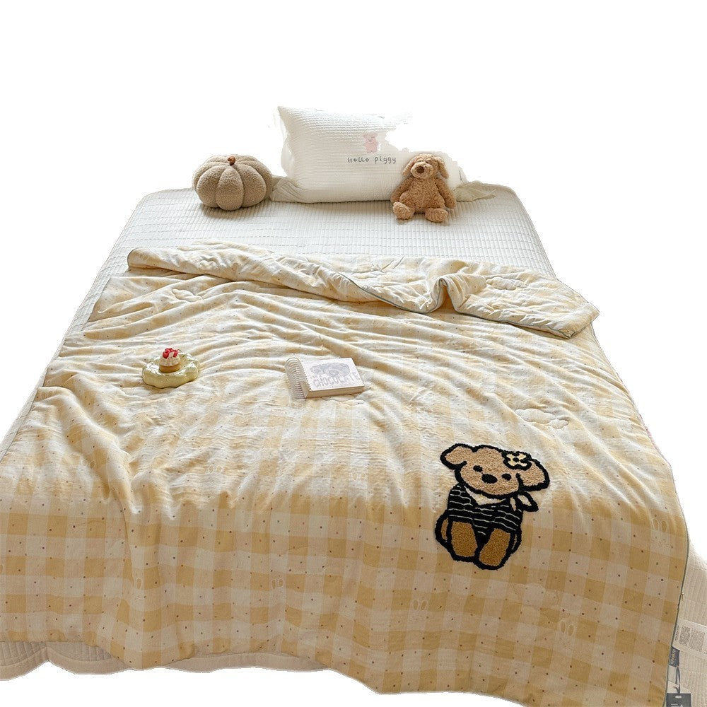 Children's cuddle blanket quilted with 3D teddy appliqué and muslin surface